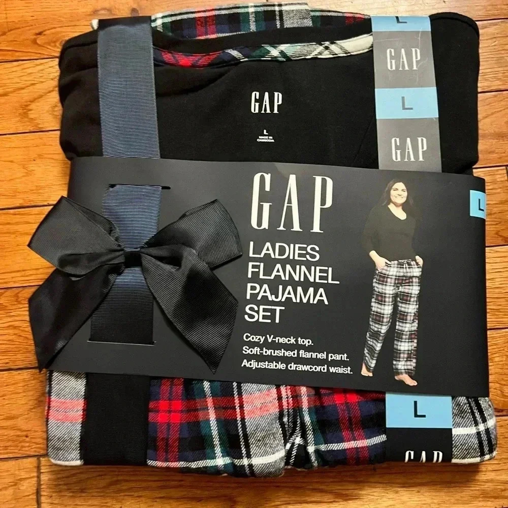 Gap women pajama gift set size large - Picture 1 of 4